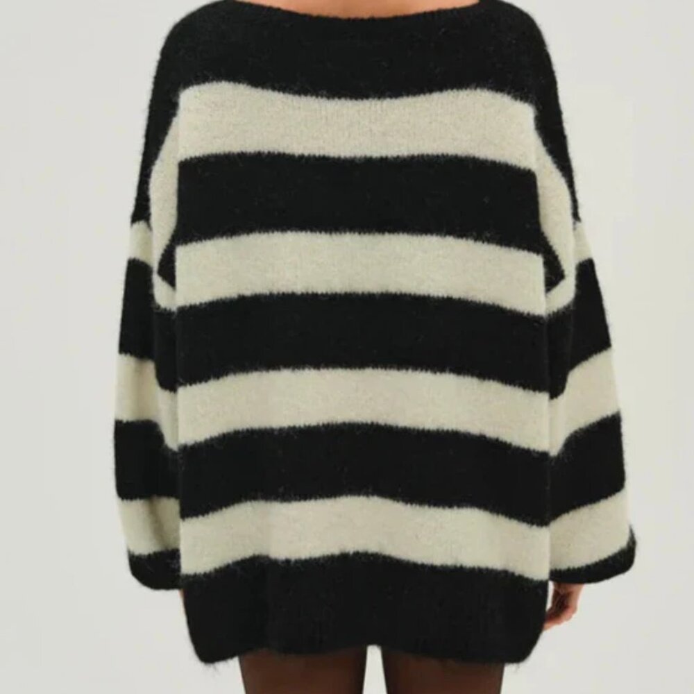 Meggy Oversized Sweater - Picture 4 of 12